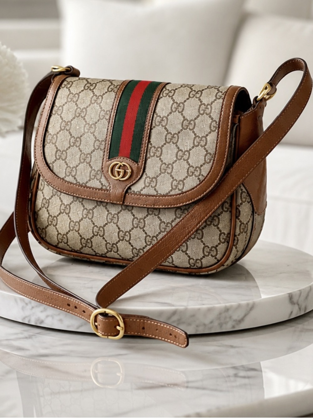 🛑PRICE DROP 🛑Gucci Sherry line  Crossbody Bag with Green and Red Stripe.